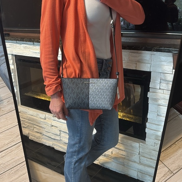 Michael Kors Blue Jet Set Travel Crossbody Bag - Picture 2 of 5